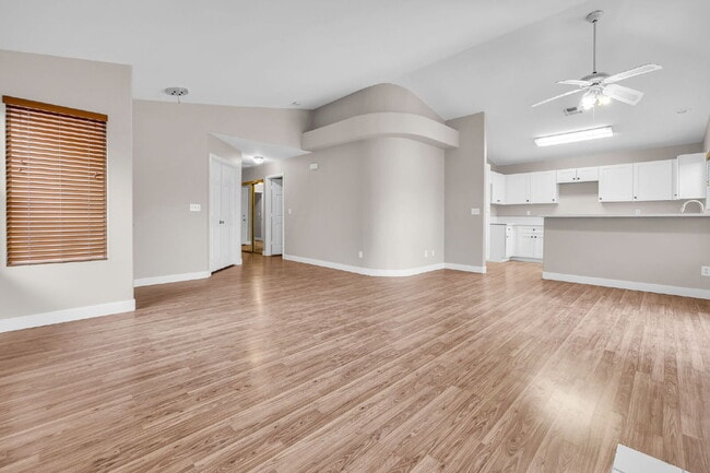 Foto del edificio - Newly Updated Property 3 Bedroom/2 Bath Single Story close to Summerlin Parkway and Buffalo