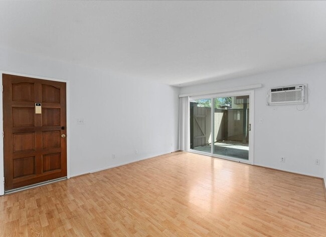 Foto del edificio - Santa Ana Apartment For Rent