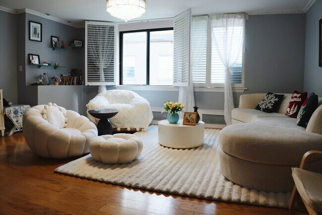 Building Photo - 38 Juniper St