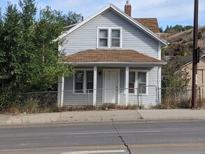 Building Photo - 1212 5th St