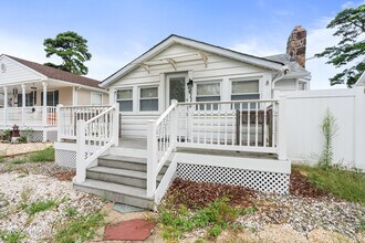 Building Photo - 611 Parkside Ave