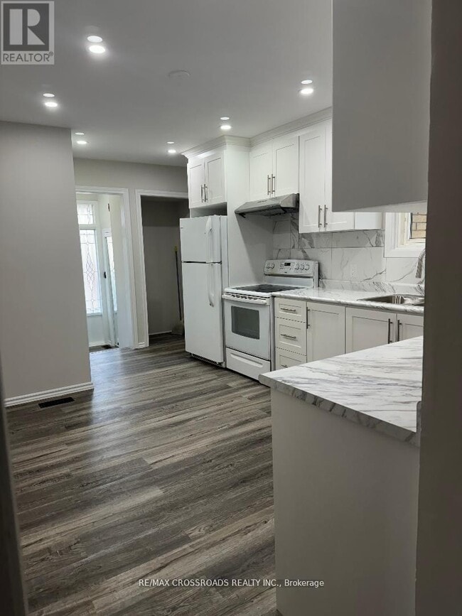 Building Photo - 24 Cole Ave