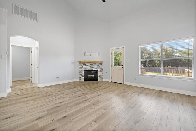 Foto del edificio - 502 Sherwood Ct