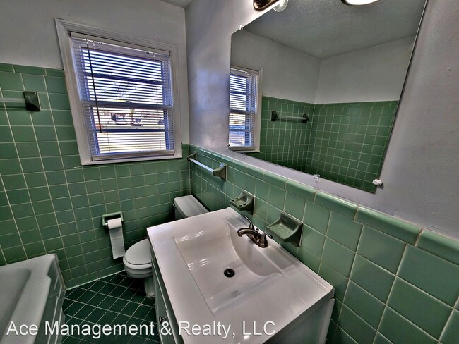 Building Photo - 3 br, 1 bath House - 2237 11th St SE