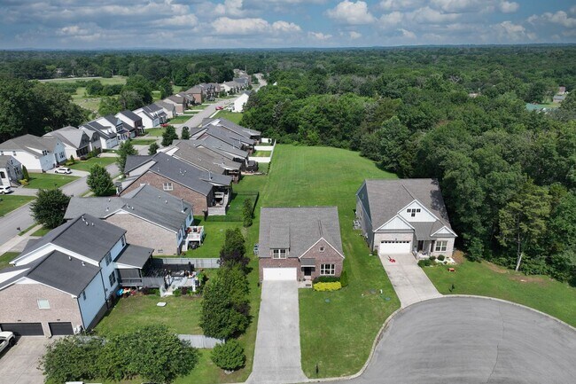 Foto del edificio - **2019-BUILT EXECUTIVE HOME IN A CUL-DE-SA...