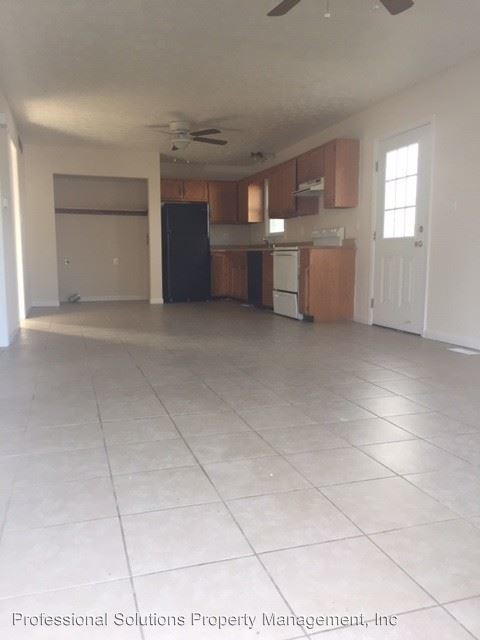 Building Photo - 795 Country Club Ct