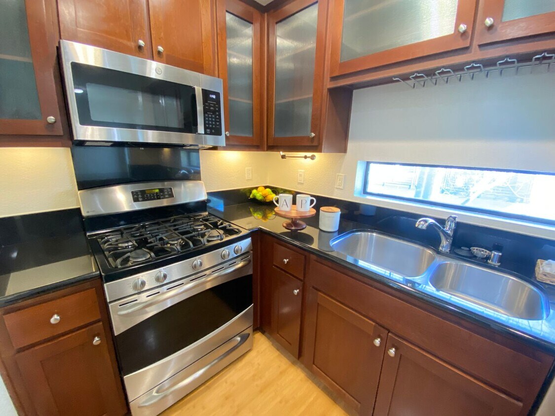 Primary Photo - Advent- Luxury Townhome W/ Garage, Balcony...