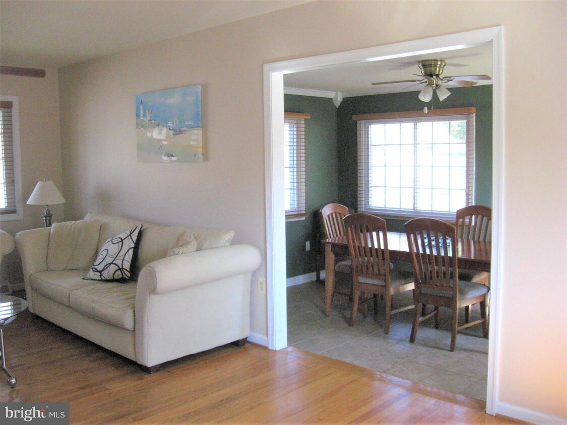 Foto principal - 6315 Long Beach Dr