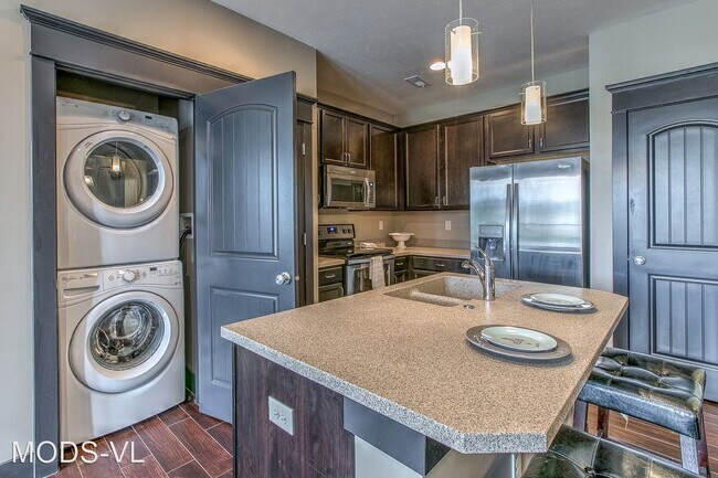 Building Photo - 1010 N 192 Terrace Ct