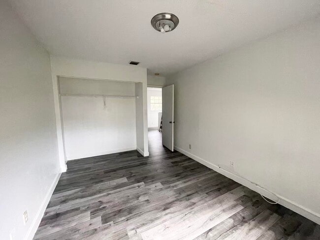 Building Photo - 521 Cypress Way W