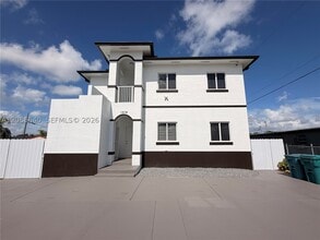 Building Photo - 1514 NW 5th Ave