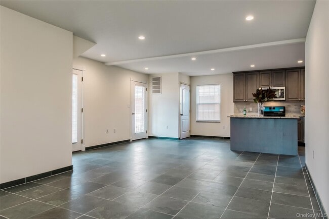 Foto del edificio - 36 Carney St