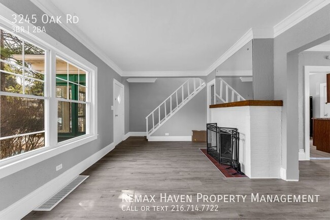 Building Photo - 3245 Oak Rd, Cleveland Heights-  Gorgeous ...