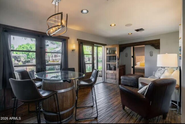 Foto del edificio - 6961 E 1st St