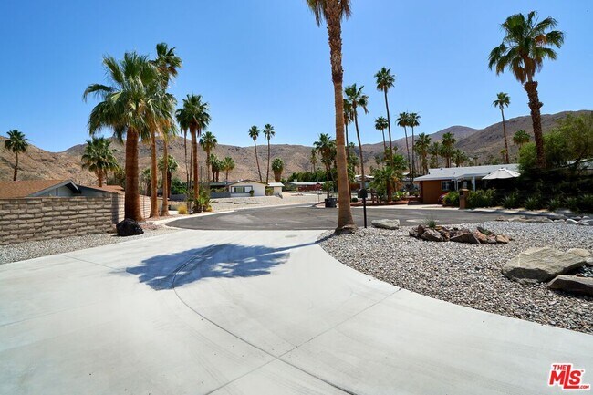 Building Photo - 39047 Sherry Cir