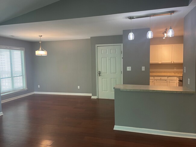 Building Photo - 4110 Sedgewood Dr