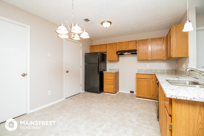 Building Photo - 7218 Hidden Lake Dr