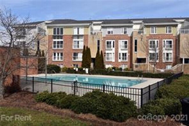 Foto del edificio - 620 Raphael Place