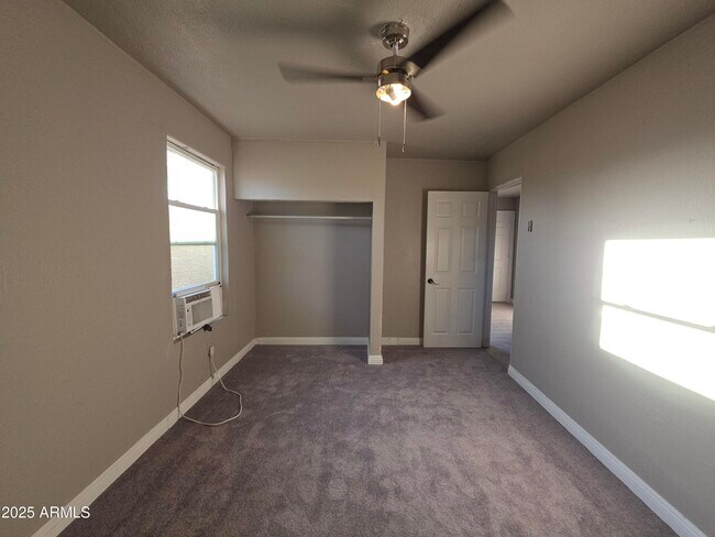 Foto del edificio - 2135 W Hadley St