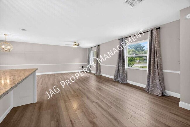 Foto del edificio - 1046 Winter Springs Blvd