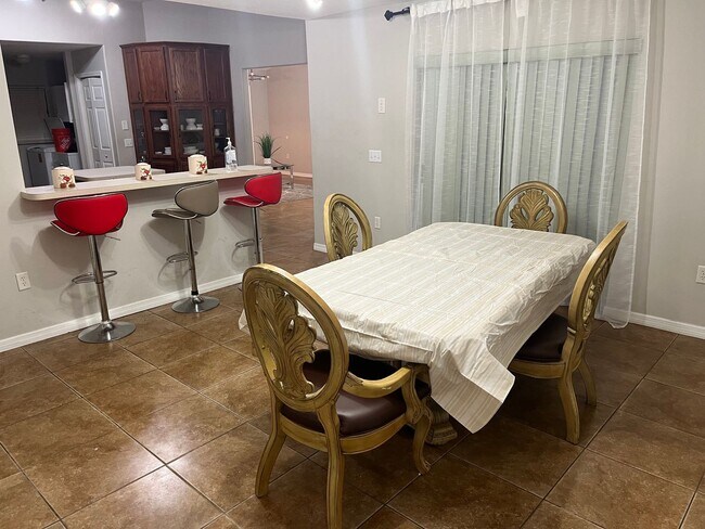 Foto del edificio - 528 Anise Ct