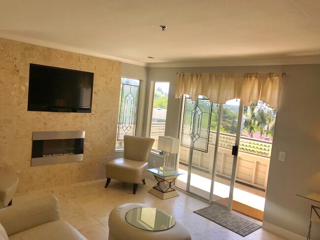 Foto del edificio - Beautiful View!! 2 Bed/2 Bath Condo, Hayward