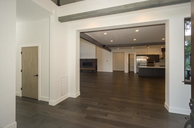 Building Photo - 4 bedroom in Issaquah WA 98027