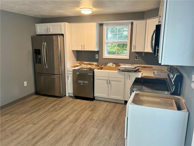 Building Photo - 12 Dresser St