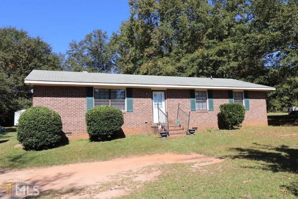 Primary Photo - Charming 3br 1ba in the country