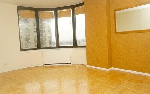 Building Photo - 350 E 38th St
