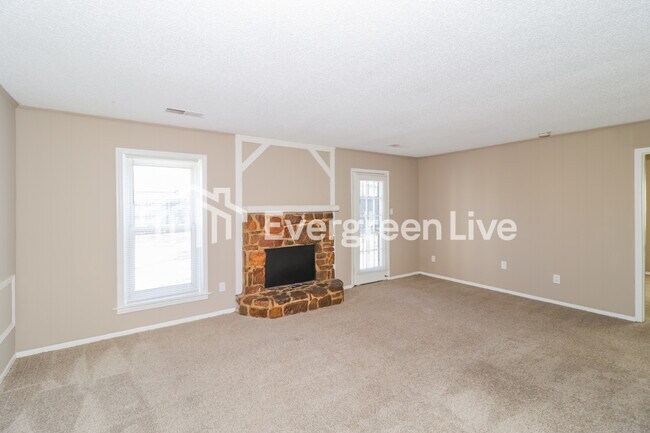 Foto del edificio - 3434 Hallshire Dr