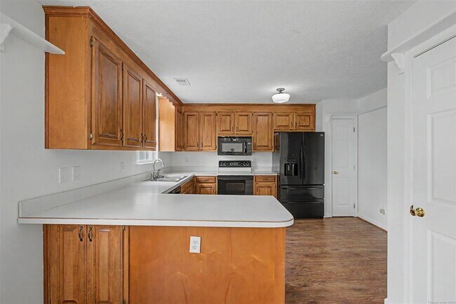 Building Photo - 304 Brittania Dr