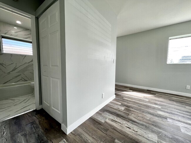 Foto del edificio - 830 NW 7th St