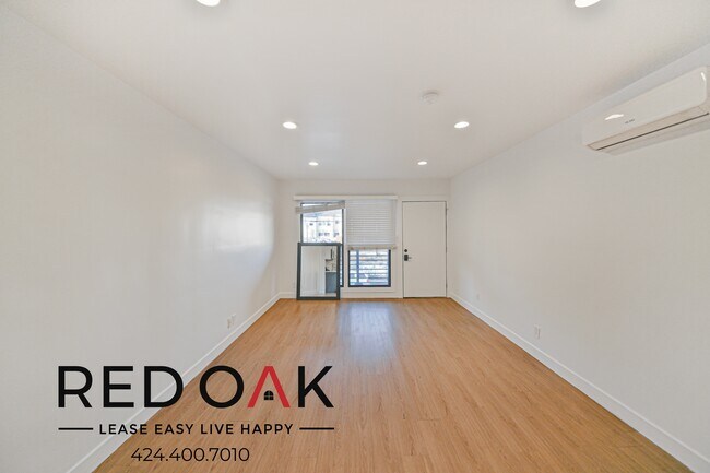 Foto del edificio - ~1 Month FREE~ Breathtaking One Bedroom wi...