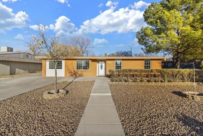 Building Photo - 4612 Swan Dr