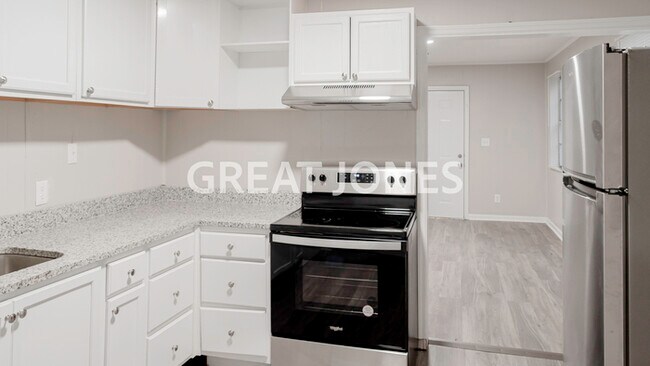 Building Photo - 2120 Kennedy Dr