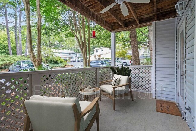 Foto del edificio - 6820 Glenridge Dr