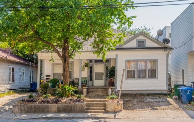 Building Photo - 302 E Cevallos St