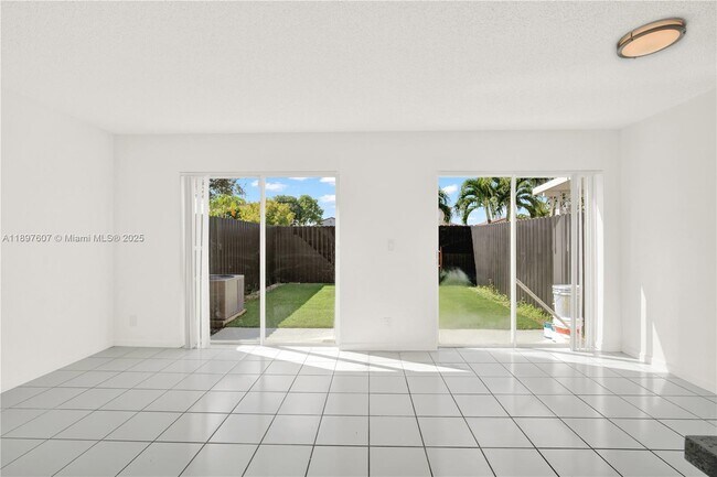 Foto del edificio - 17380 SW 140th Ct