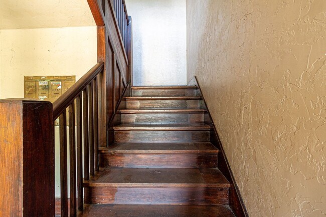 Building Photo - 2 Bed 1 Bath  apartment in Oklahoma city!