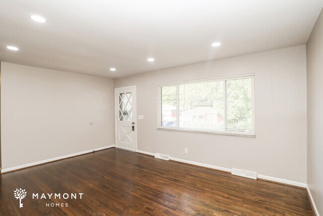 Foto del edificio - 3667 Lakewood Dr