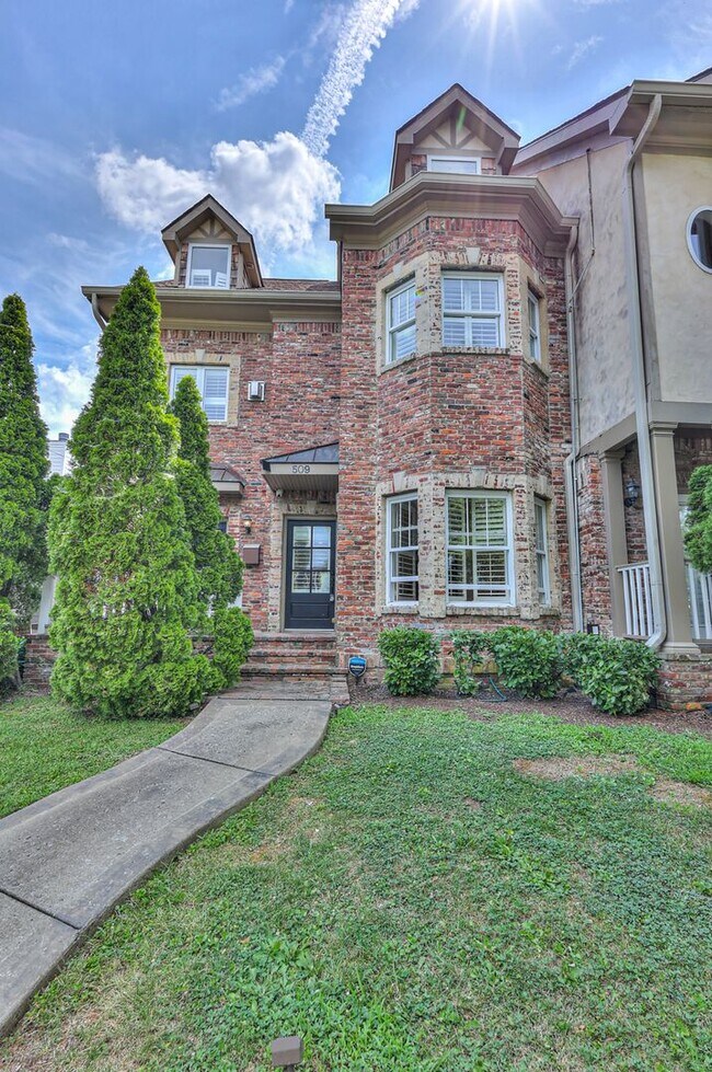 Foto del edificio - Perfect Brownstone in Sylvan Park near Wes...