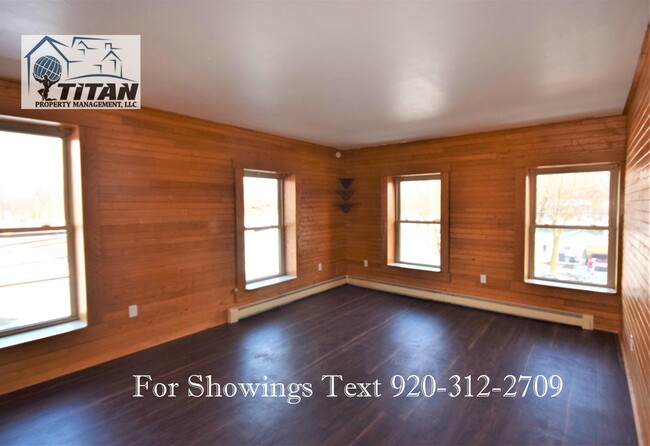 Building Photo - 111 N Maple St