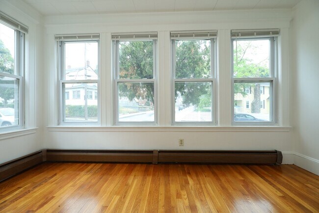 Foto del edificio - 98 Woodside Ave