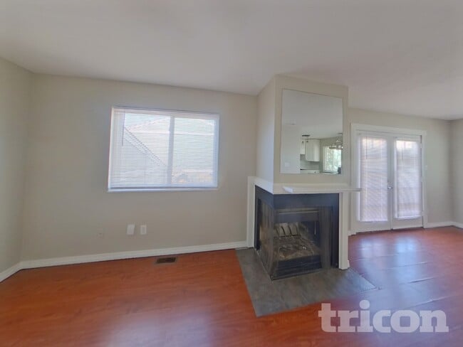 Building Photo - 617 19th St SW
