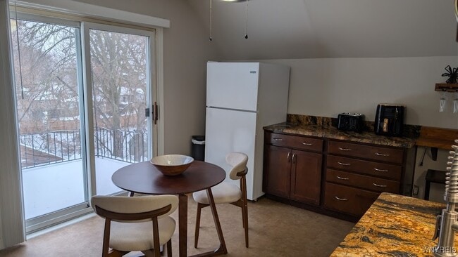 Foto del edificio - 166 Glen Ave