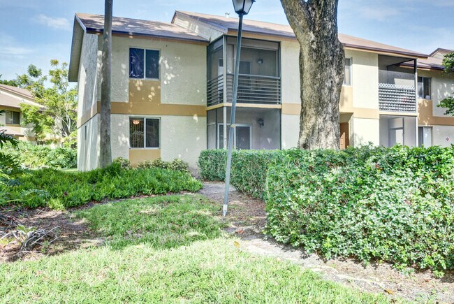 Building Photo - 703 Gardens Dr