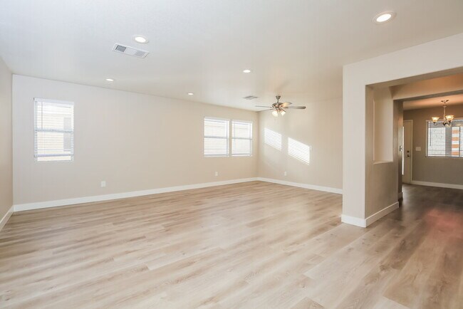 Building Photo - 4375 Coyote Crest Ct