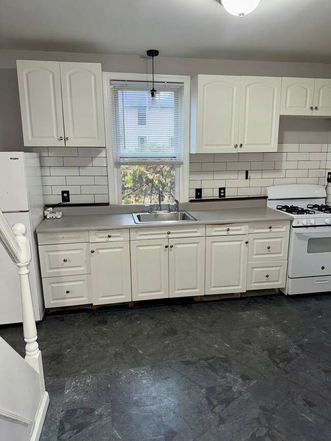 Building Photo - 74 Mt Pleasant St