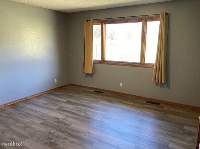 Building Photo - 3 br, 2.5 bath House - 5011 HWY 93 N